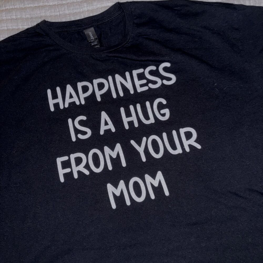 HAPPINESS IS A HUG FROM YOUR MOM Graphic Design Tee  2XL